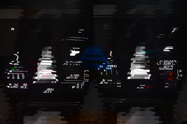 Used 2025 GMC Yukon Denali w/ Denali Reserve Package image 30