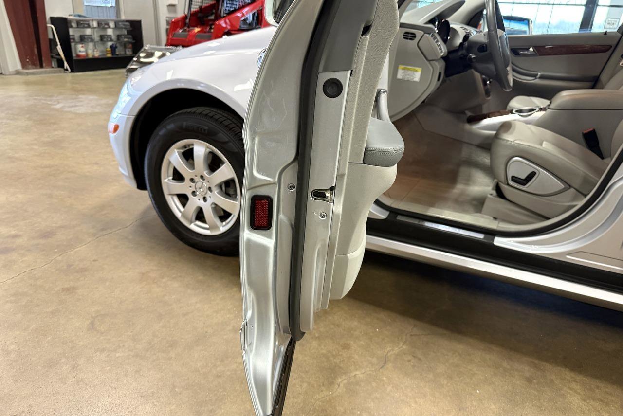 Used 2007 Mercedes-Benz R 350 4MATIC image 52