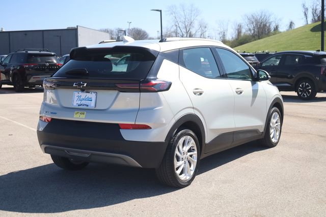 Used 2023 Chevrolet Bolt EUV LT image 5