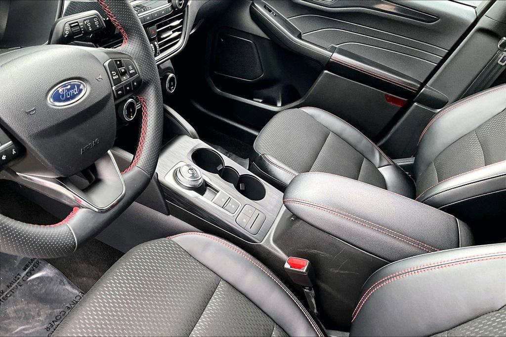 Used 2025 Ford Escape ST-Line image 17