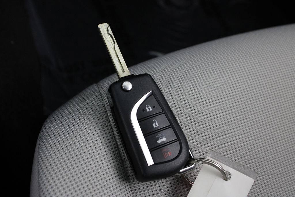 Used 2022 Toyota Corolla LE image 28