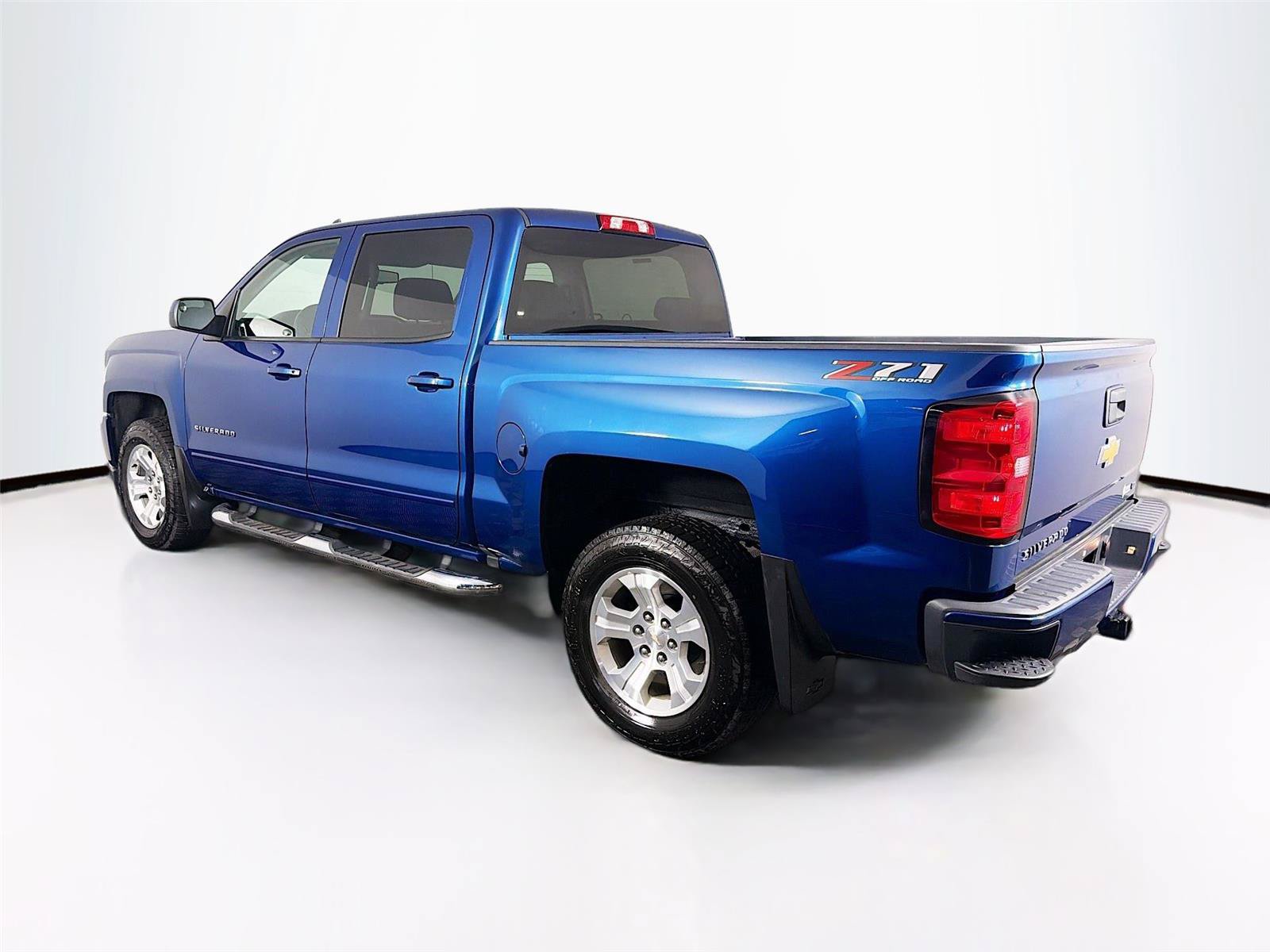 Used 2018 Chevrolet Silverado 1500 LT w/ All Star Edition AWD/4WD image 9