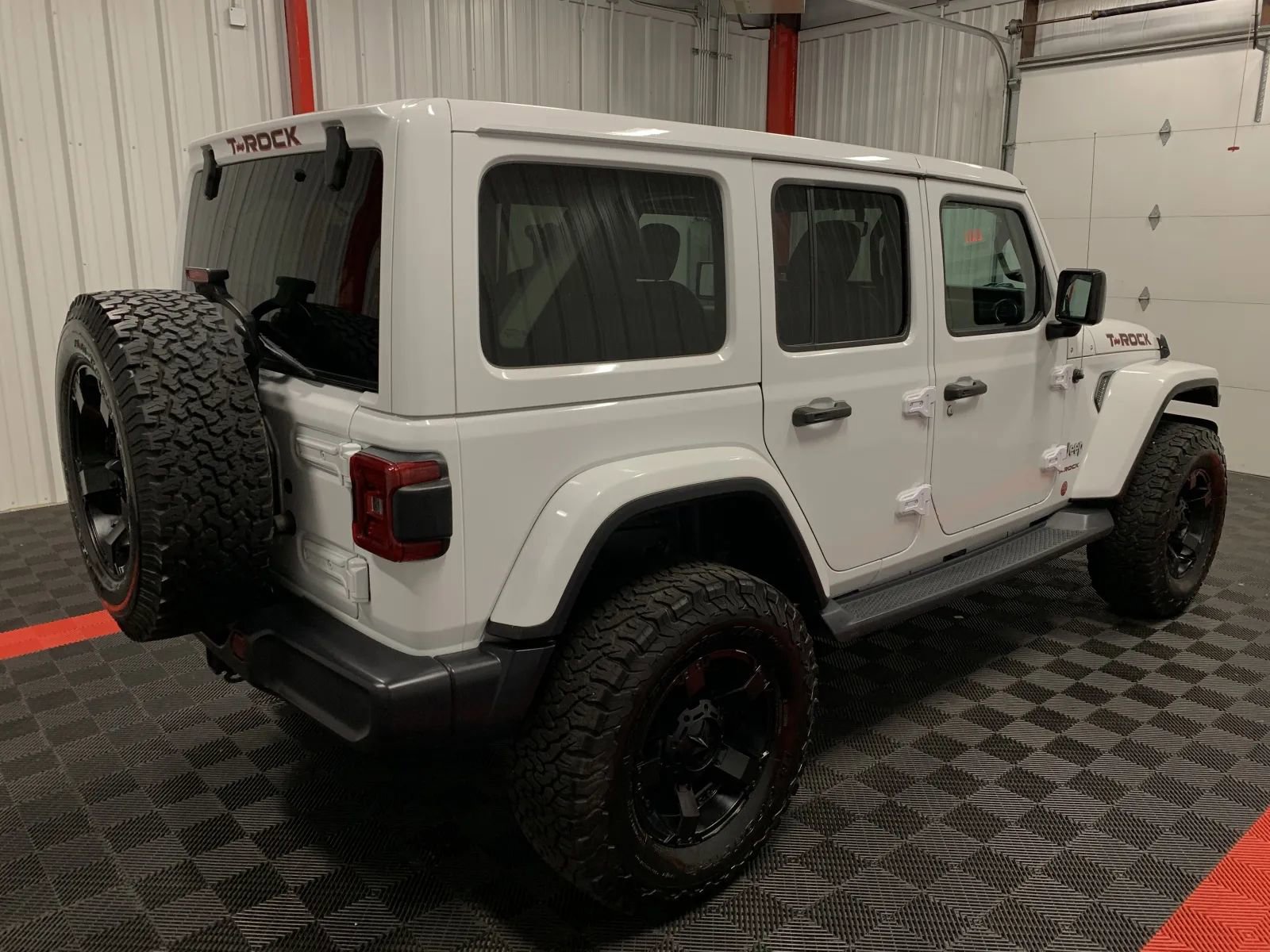 Used 2019 Jeep Wrangler Unlimited Sahara w/ Dual Top Group image 8