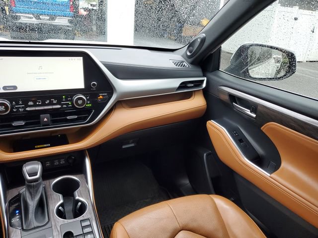 Used 2023 Toyota Highlander Platinum image 14