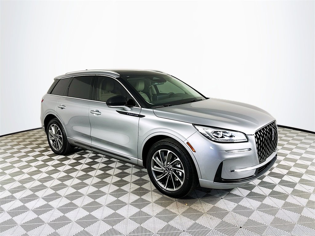 Used 2024 Lincoln Corsair Grand Touring image 1