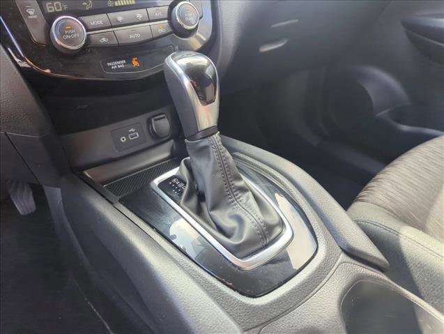 Used 2020 Nissan Rogue SV image 15