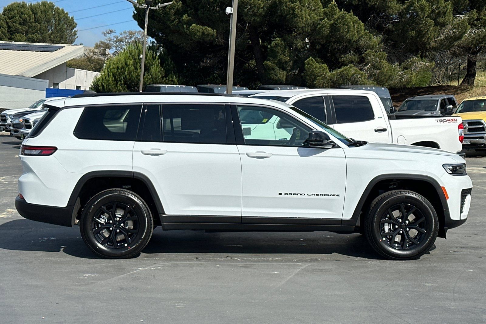 New 2026 Jeep Grand Cherokee L 4WD image 3