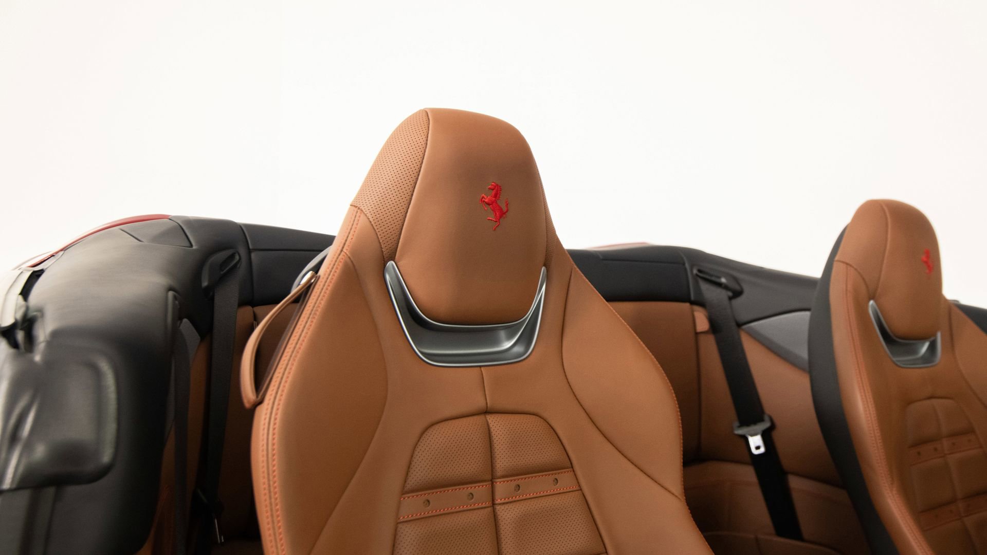 Certified 2023 Ferrari Portofino M RWD image 34