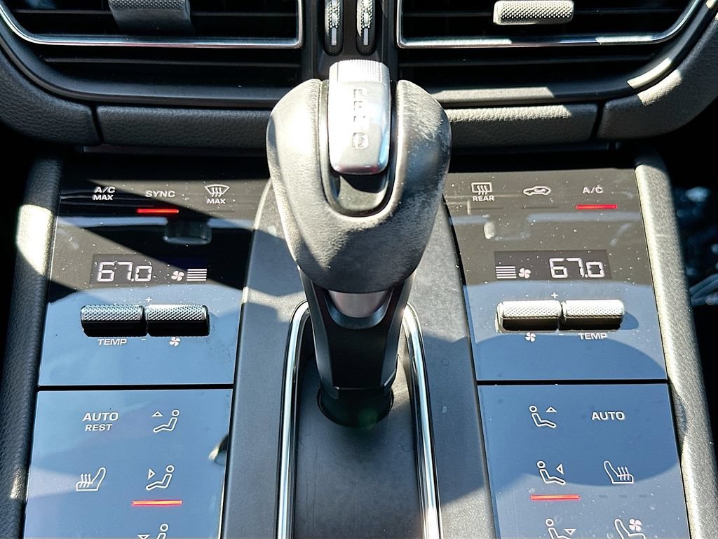 Certified 2023 Porsche Macan AWD/4WD image 18