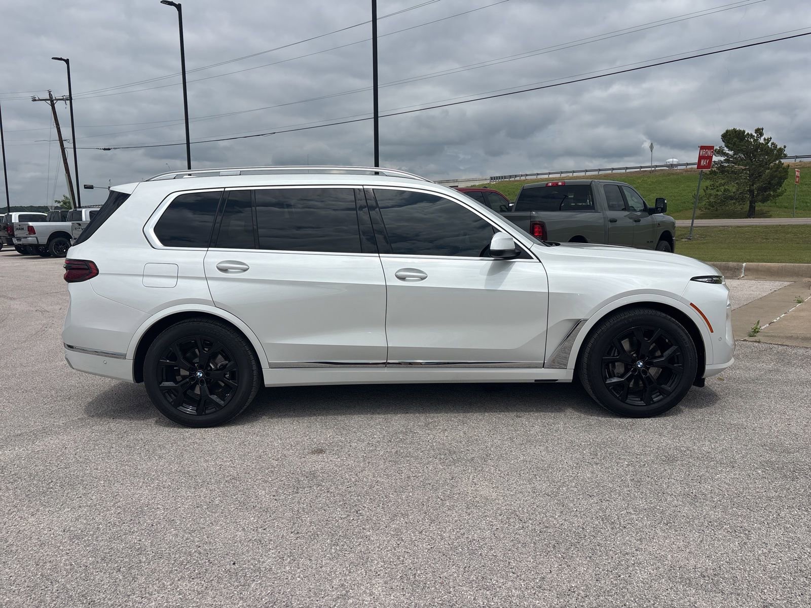 Used 2026 BMW X7 xDrive40i w/ Premium Package AWD/4WD image 7
