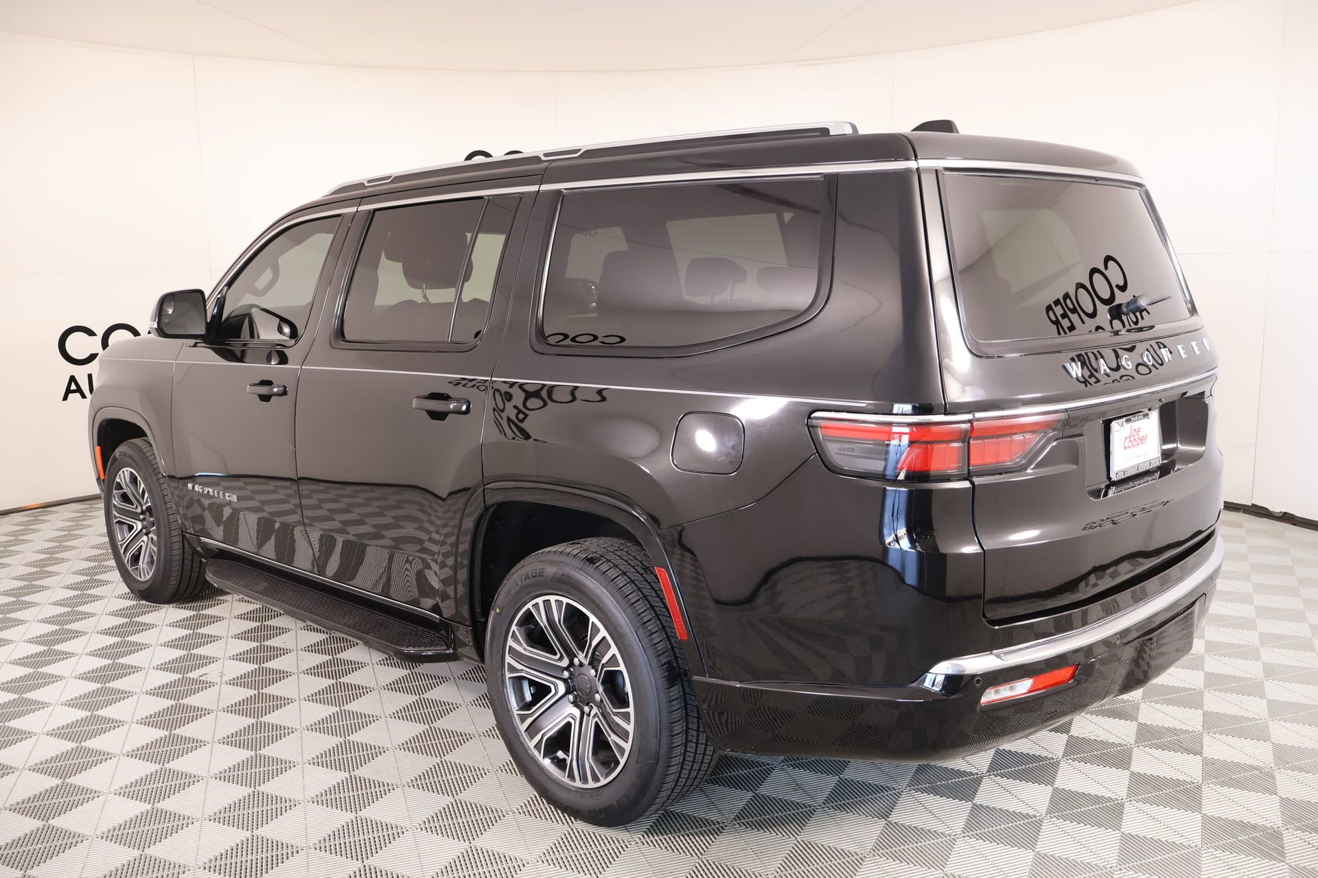 Used 2023 Jeep Wagoneer Series II image 24