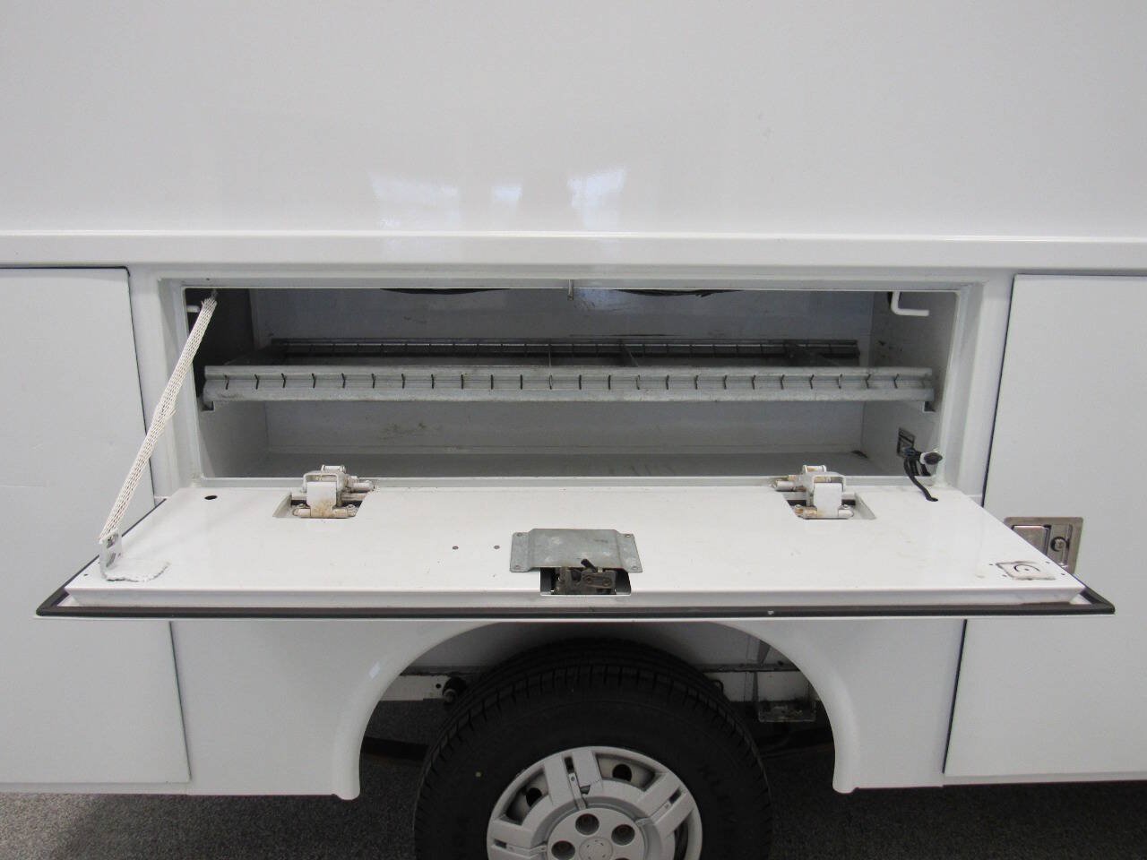 Used 2016 RAM ProMaster 2500 w/ Premium Appearance Group FWD image 29