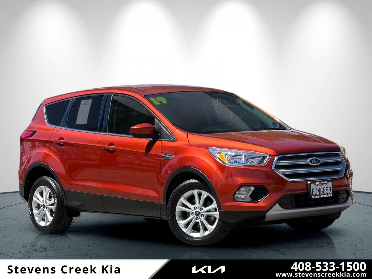 Used 2019 Ford Escape SE FWD image 1