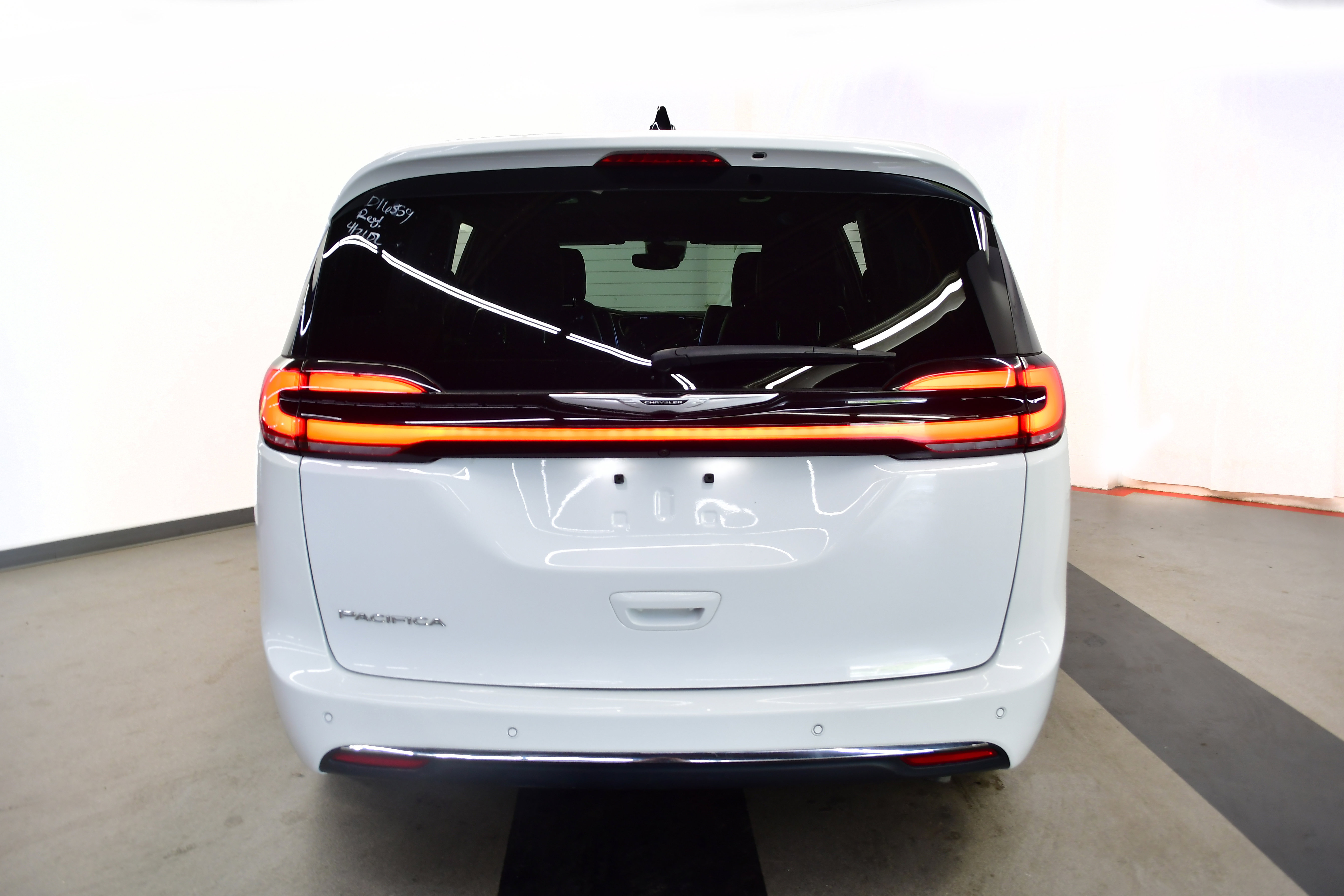 Used 2025 Chrysler Pacifica Select FWD image 6