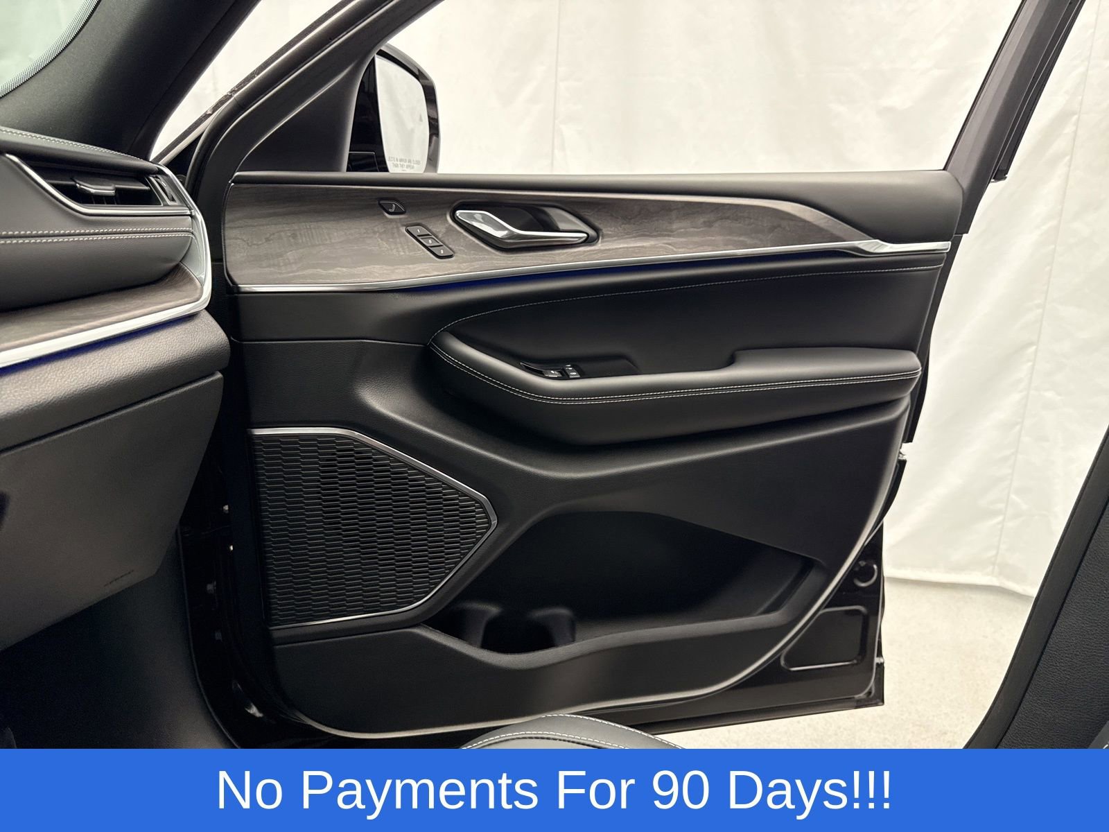 New 2025 Jeep Grand Cherokee Overland w/ Adv Protech Group III image 21