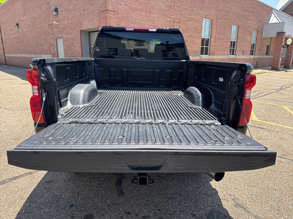 Used 2025 Chevrolet Silverado 2500 LT w/ Convenience Package AWD/4WD image 8