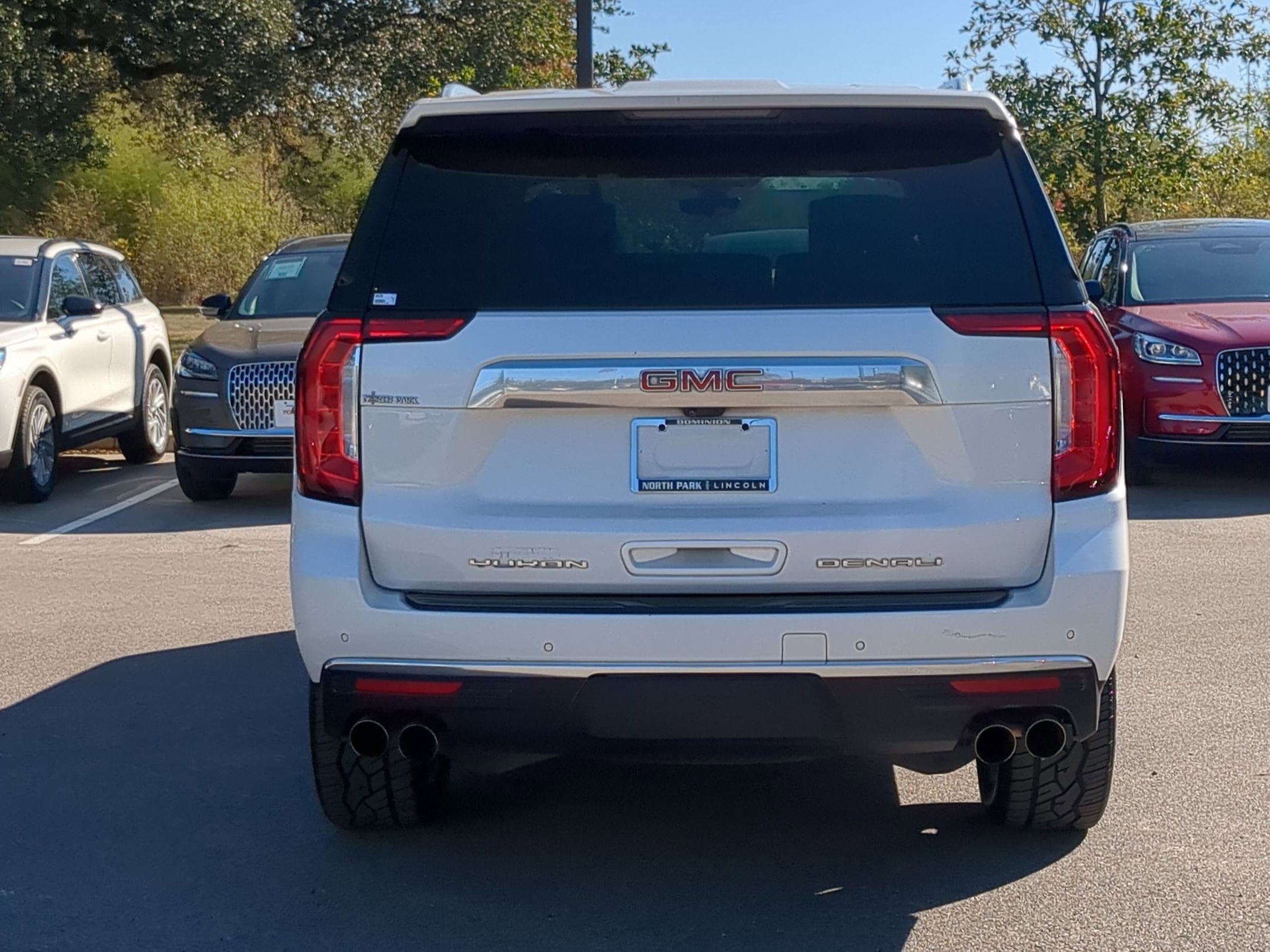Used 2021 GMC Yukon Denali w/ Denali Premium Package image 4