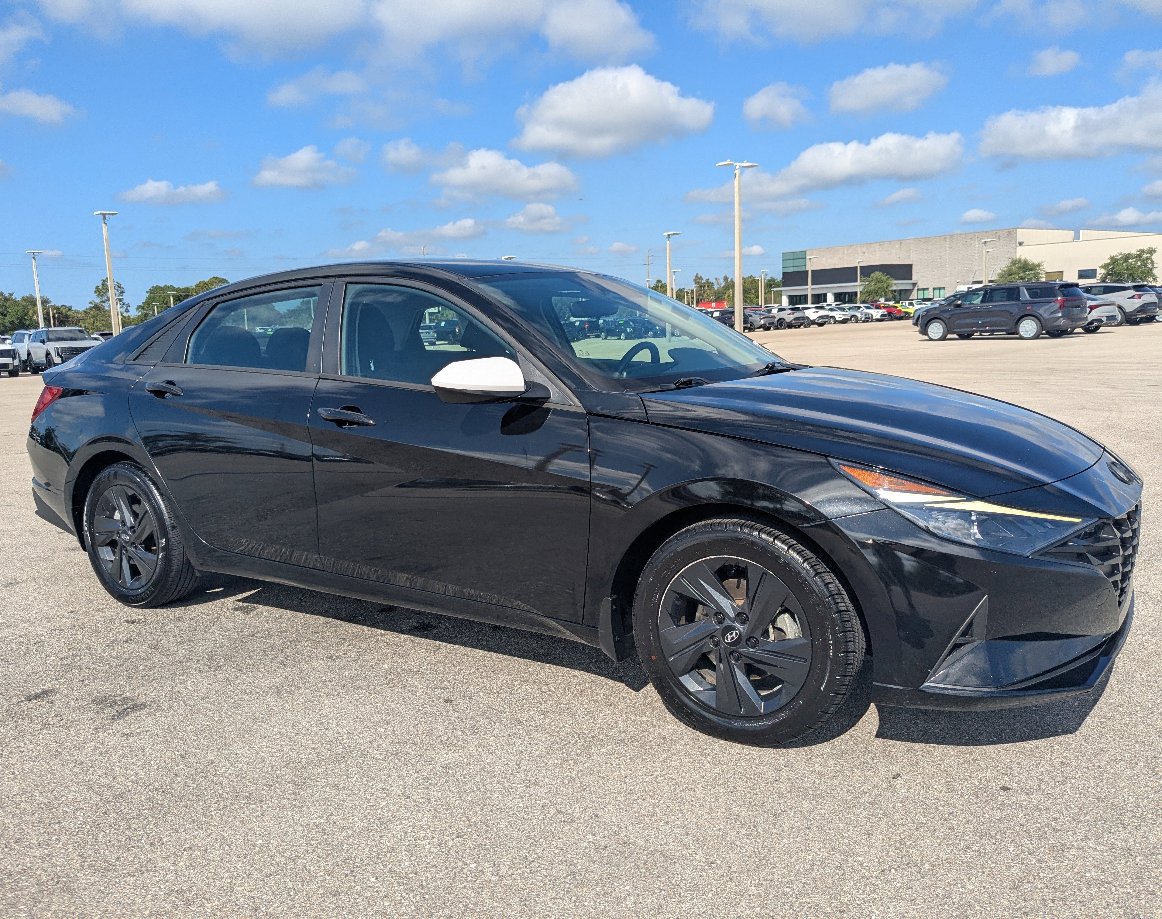 Used 2022 Hyundai Elantra SEL FWD image 2