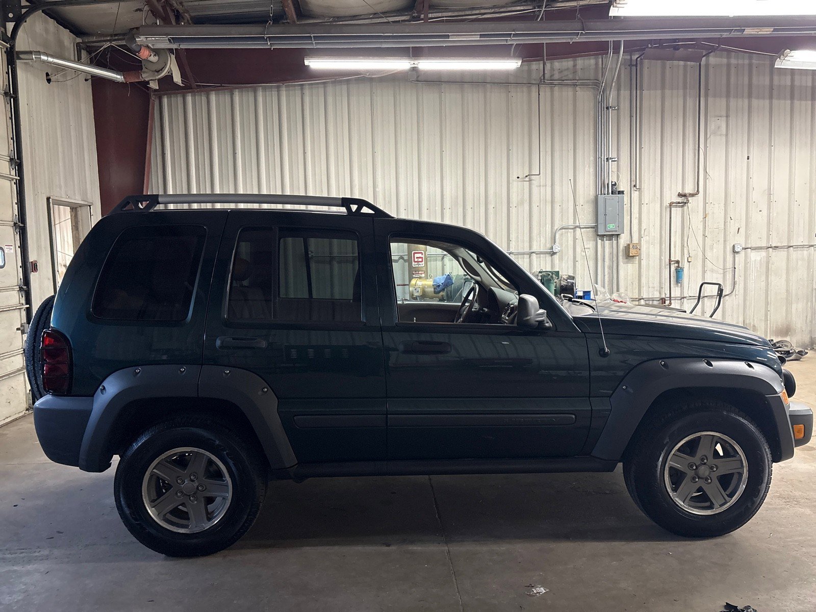 Used 2005 Jeep Liberty Renegade image 7