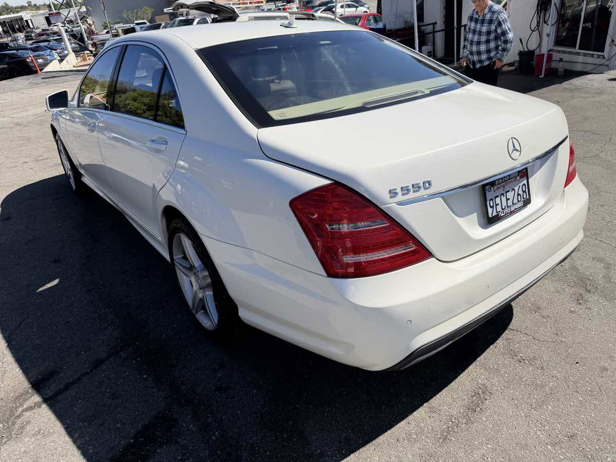 Used 2011 Mercedes-Benz S 550 Sedan image 4