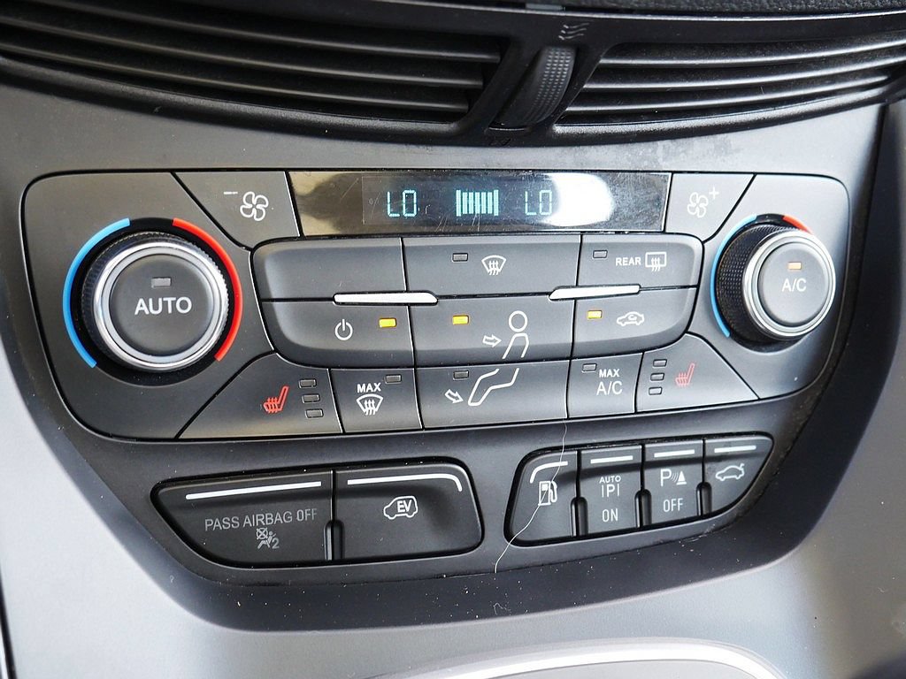 Used 2017 Ford C-MAX Energi Titanium w/ Equipment Group 501A FWD image 44