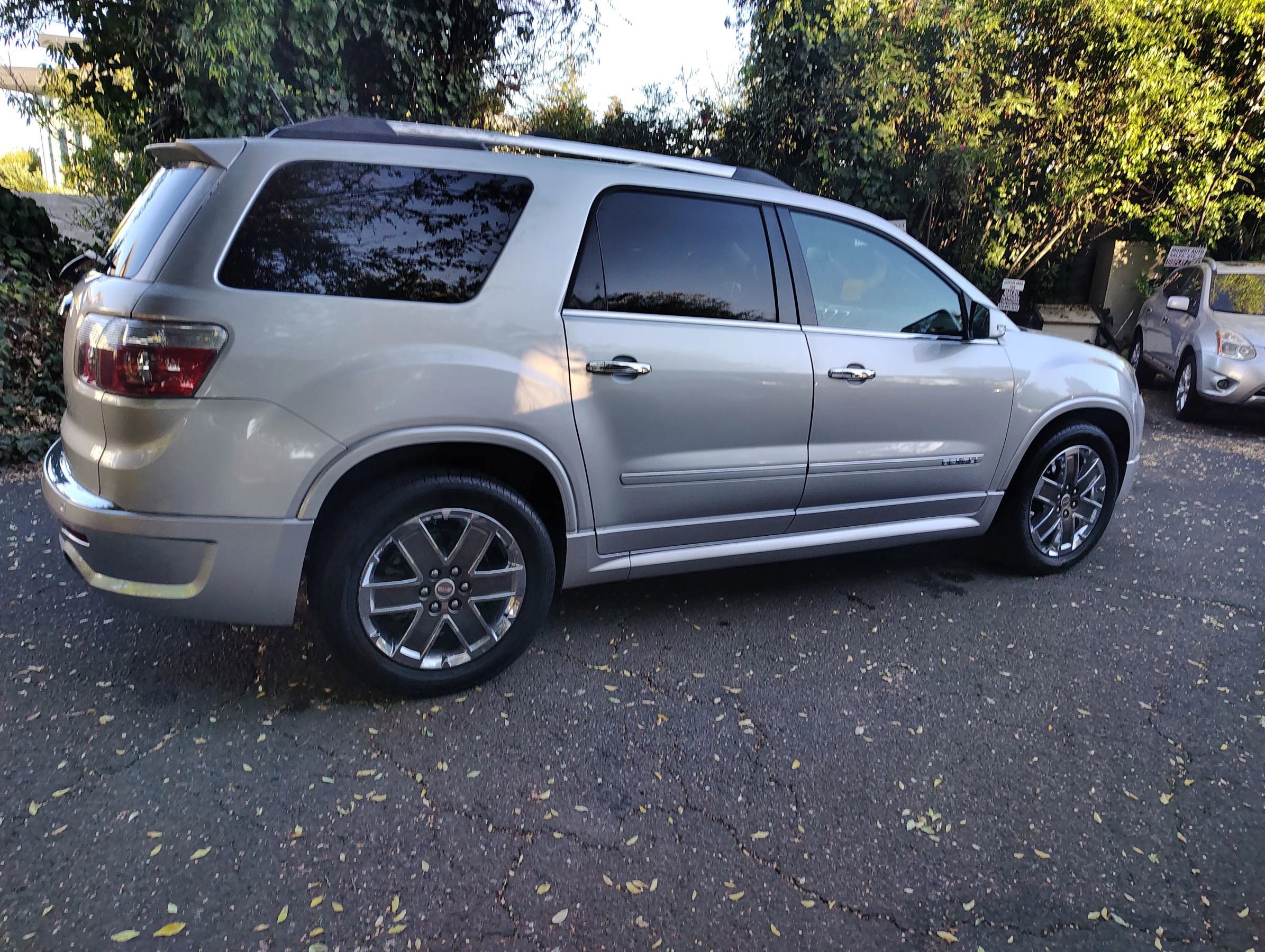 Used 2012 GMC Acadia Denali image 17