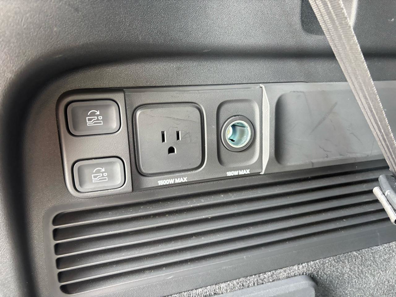 Used 2024 Rivian R1S Adventure AWD/4WD image 26