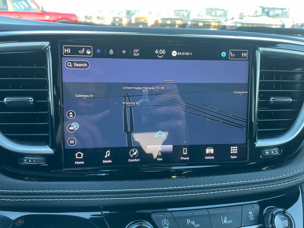 Used 2025 Chrysler Pacifica Limited FWD image 16