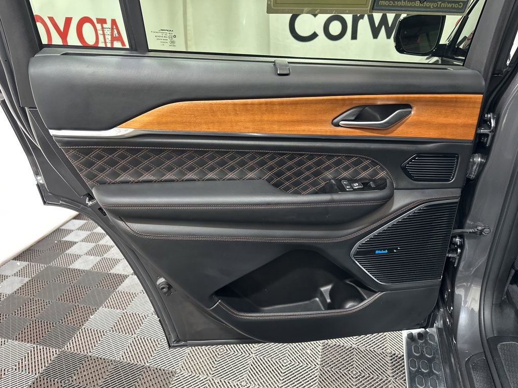 Used 2021 Jeep Grand Cherokee L Summit image 19