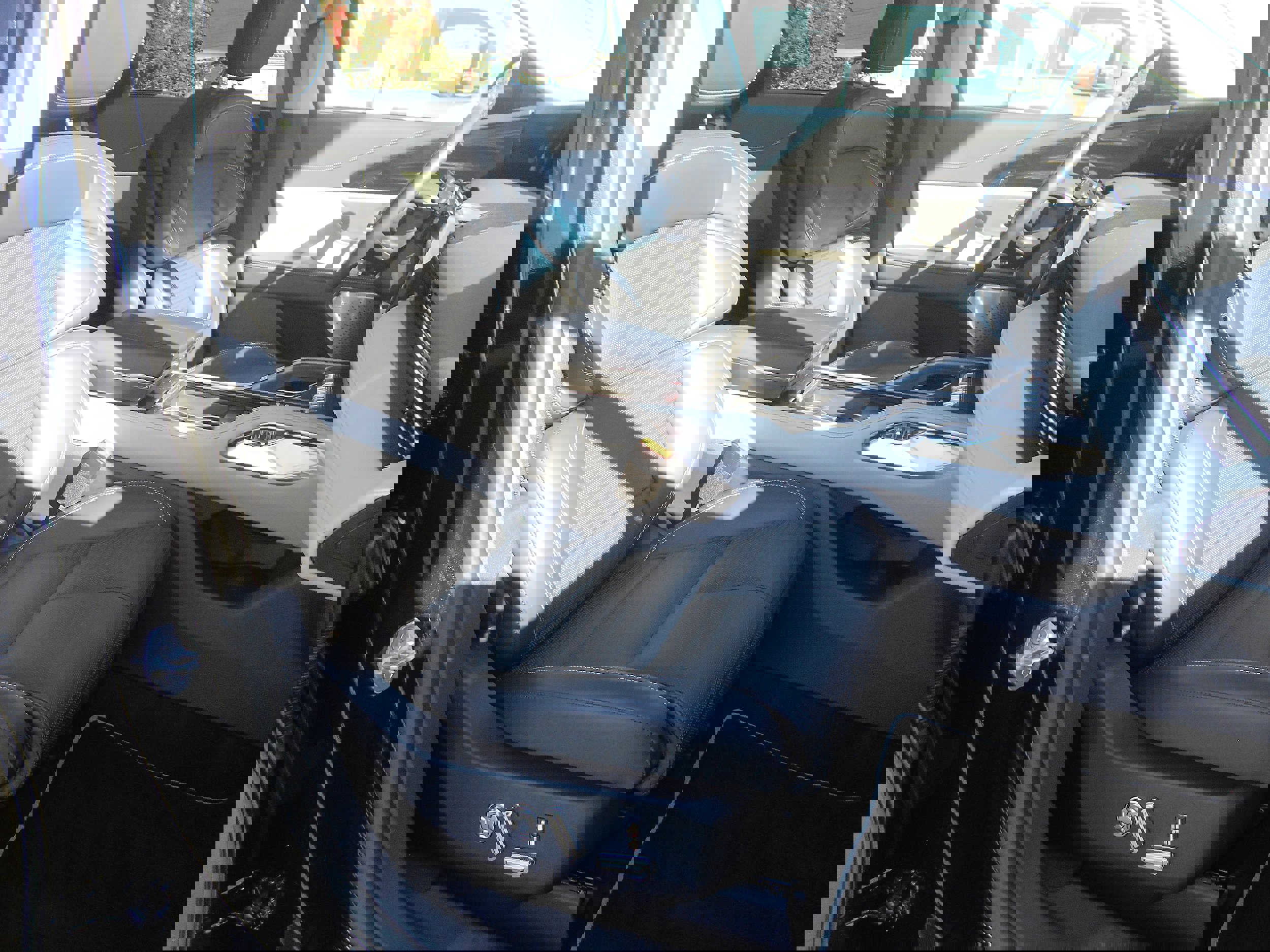 Used 2024 Lincoln Nautilus Reserve w/ Equipment Group 203A image 7