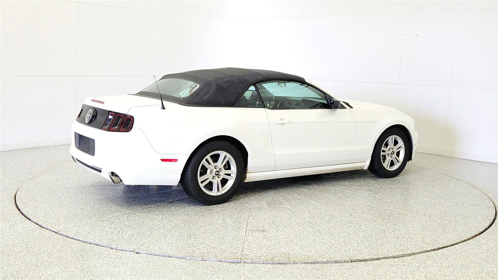 Used 2013 Ford Mustang Convertible image 7