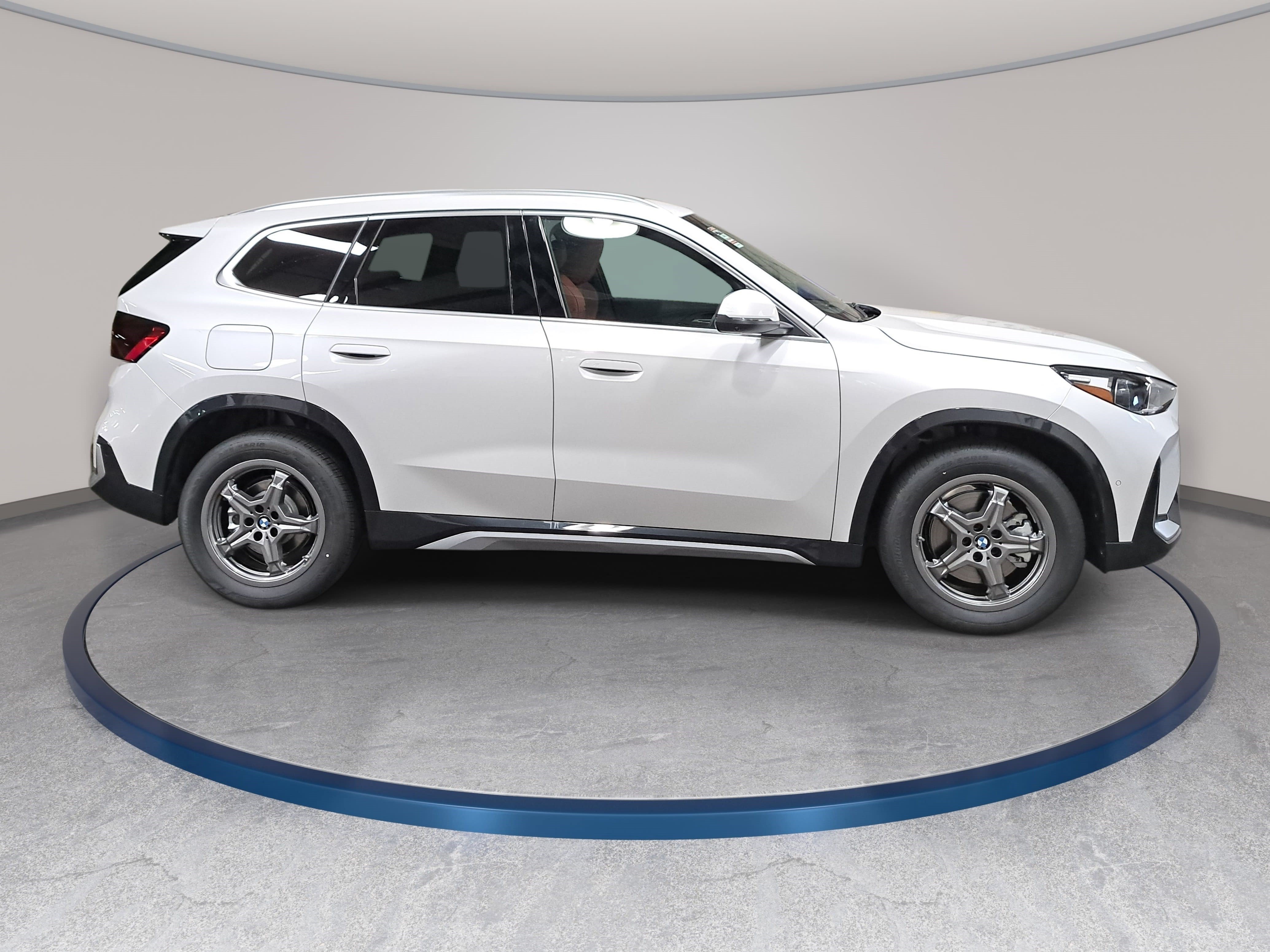 New 2026 BMW X1 xDrive28i w/ Technology Package AWD/4WD image 4