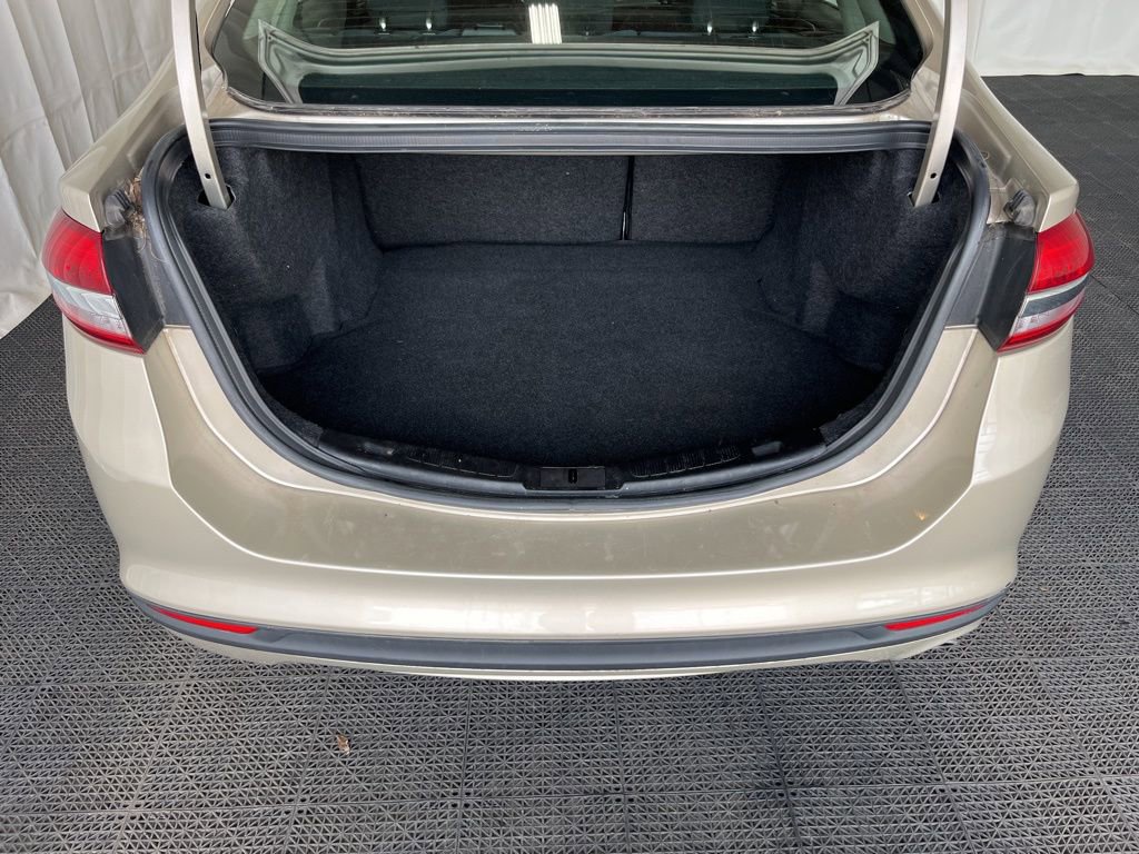 Used 2017 Ford Fusion SE image 26