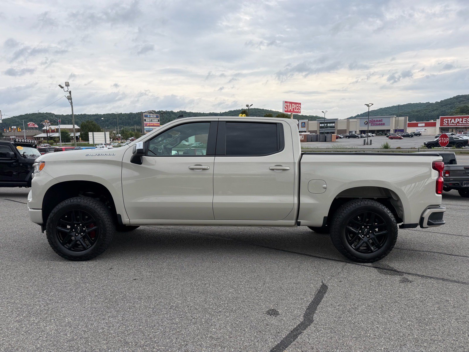 Used 2026 Chevrolet Silverado 1500 RST w/ RST Select Package AWD/4WD image 3