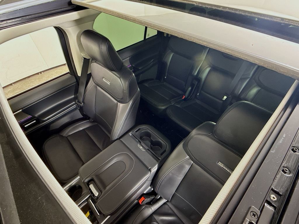 Certified 2025 Ford Expedition Max Platinum image 3