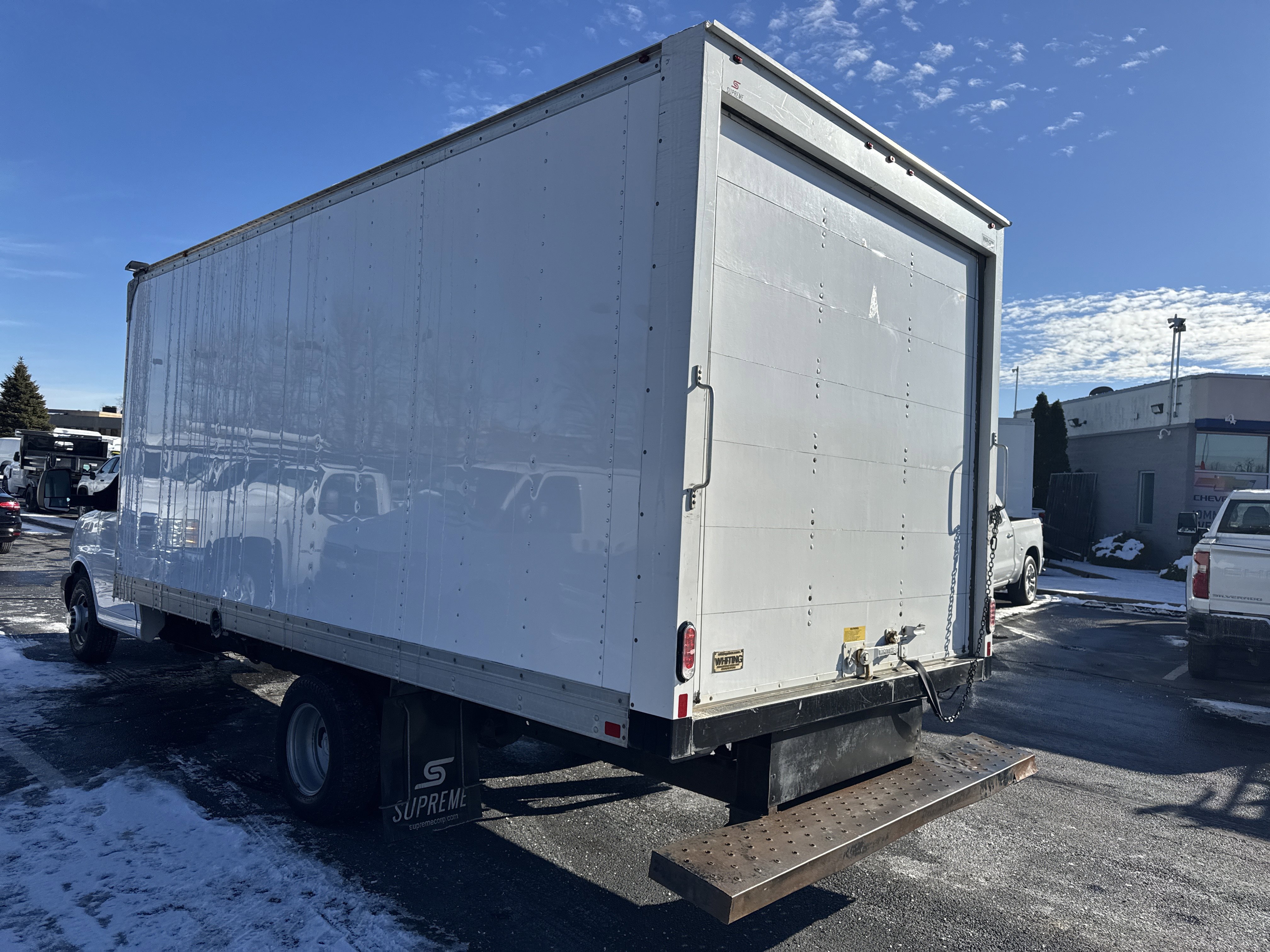 Used 2018 Chevrolet Express 3500 Extended w/ Driver Convenience Package image 7