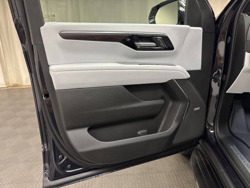 New 2026 Chevrolet Suburban Premier image 24