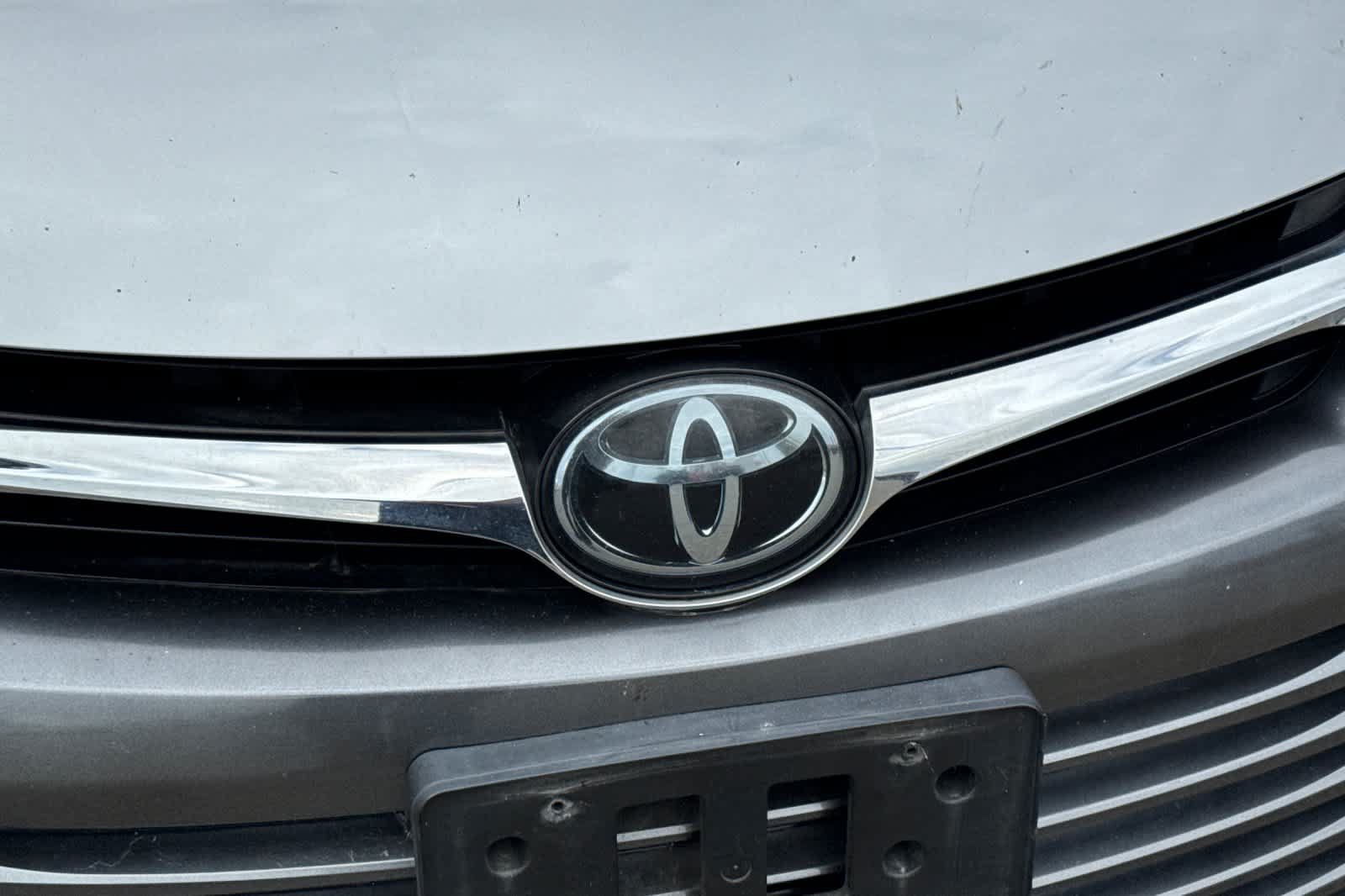 Used 2017 Toyota Camry XLE w/ Moonroof Package FWD image 16