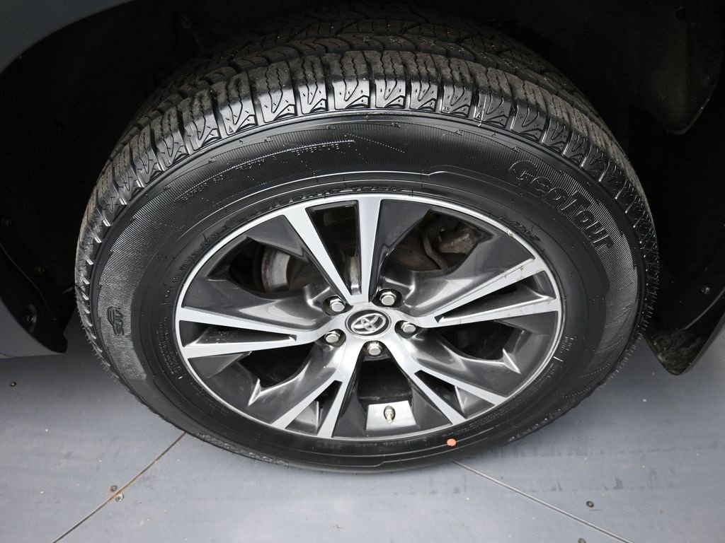 Certified 2018 Toyota Highlander LE image 15