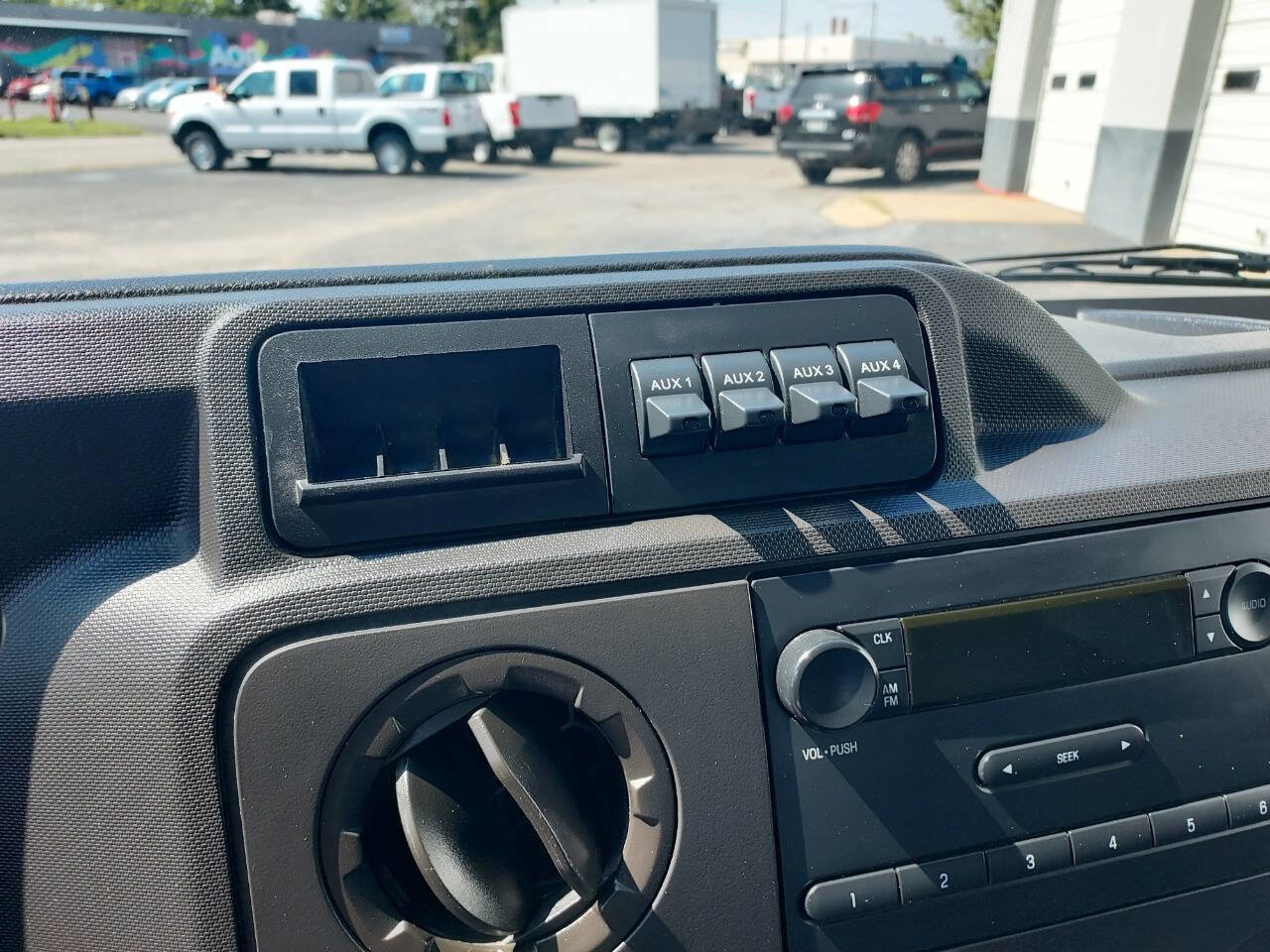 Used 2016 Ford E-350 and Econoline 350 Super Duty image 18