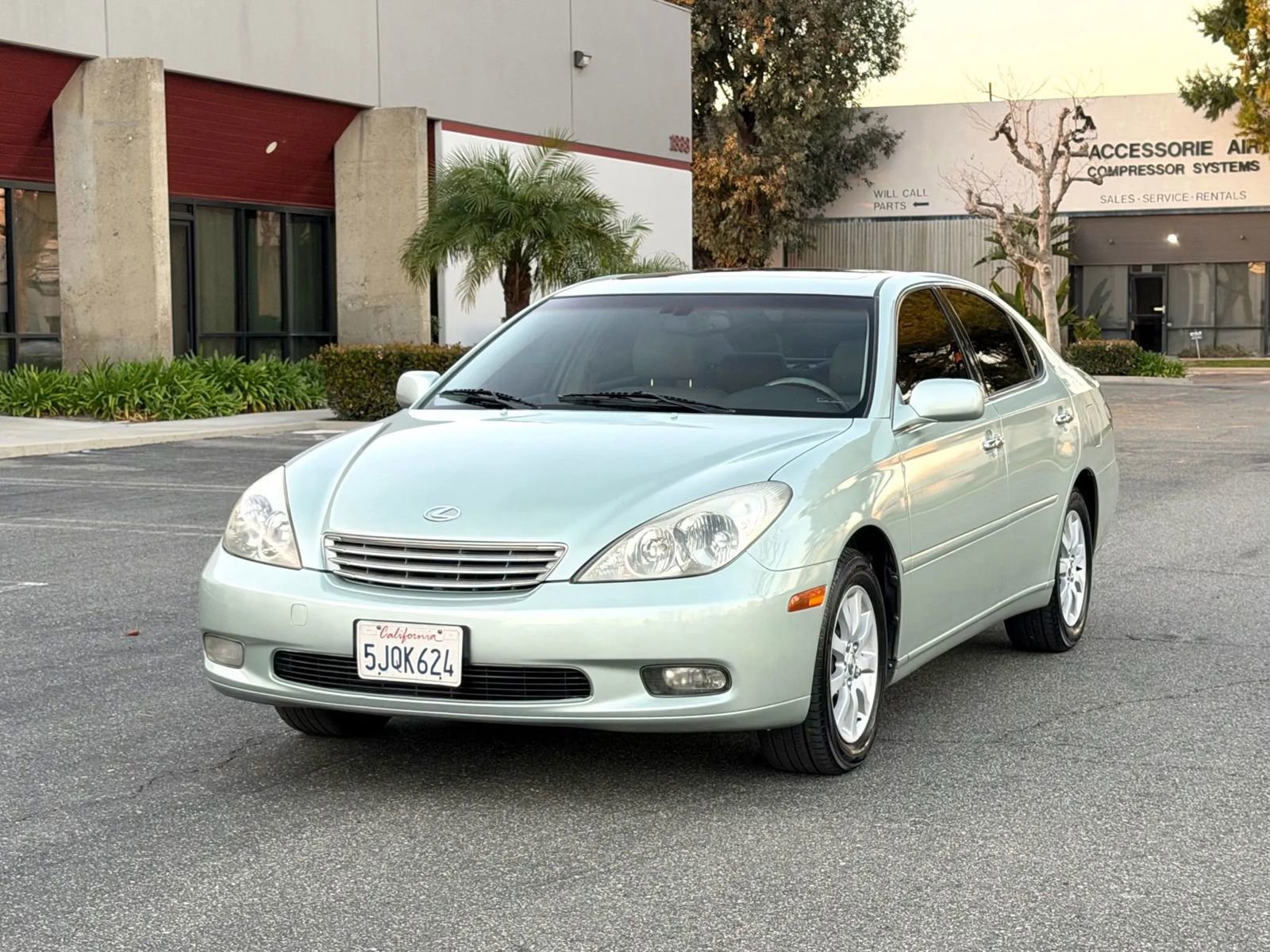 Used 2004 Lexus ES 330 image 2