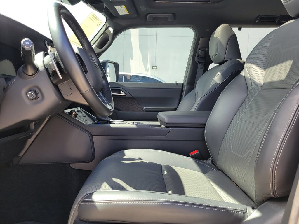 Used 2024 Lexus GX 550 w/ Accessory Package (31) AWD/4WD image 22