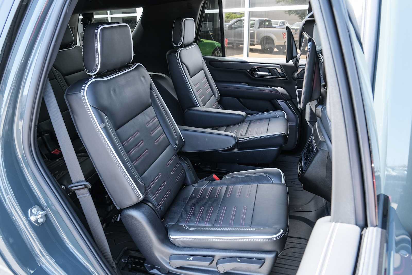 Used 2026 GMC Yukon AT4 Ultimate w/ LPO, Floor Liner Package AWD/4WD image 39