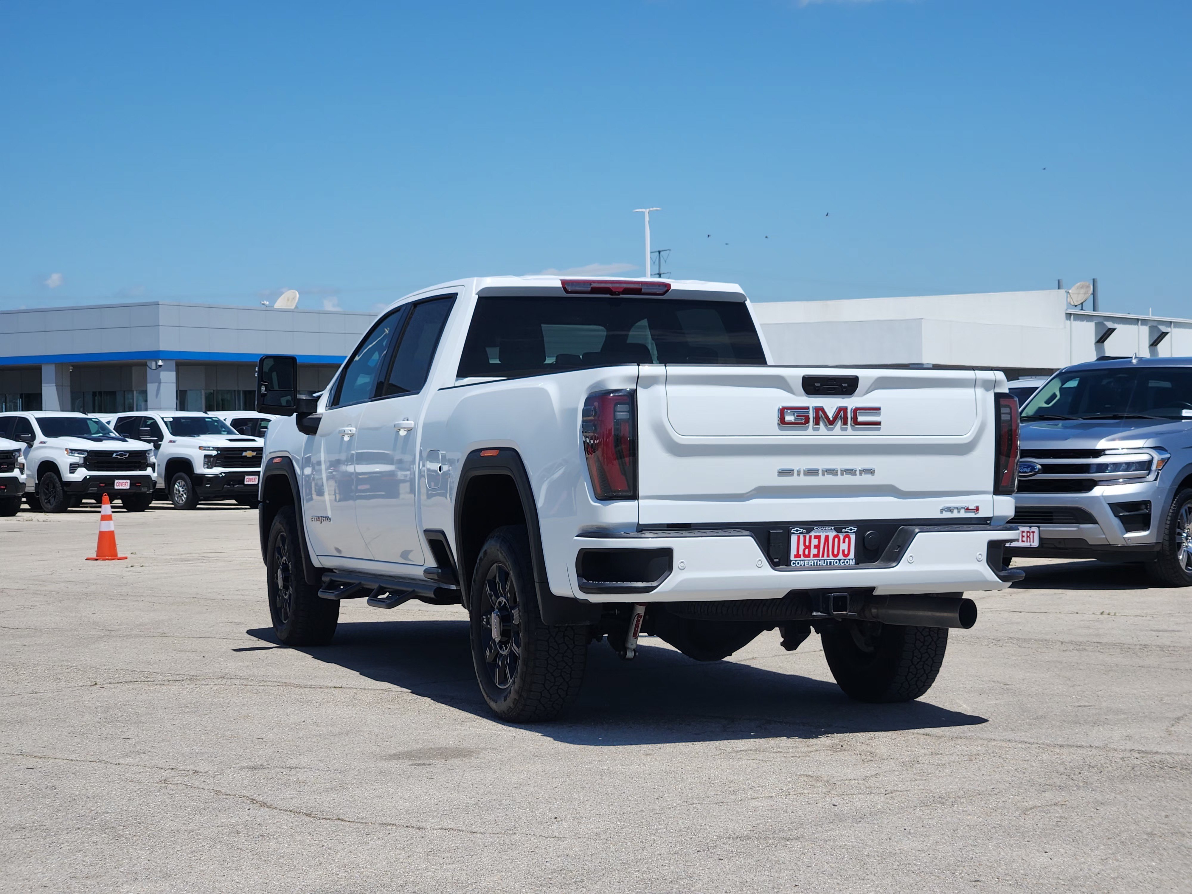 Used 2025 GMC Sierra 2500 AT4 AWD/4WD image 5
