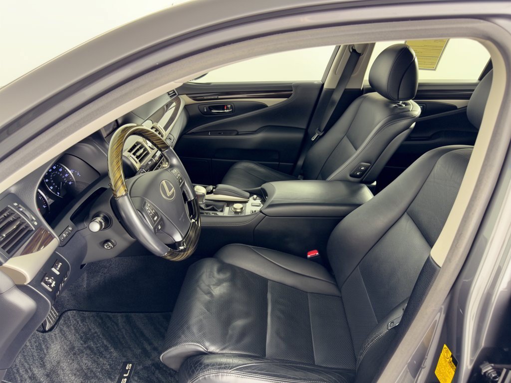 Used 2013 Lexus LS 460 w/ Comfort Pkg RWD image 5