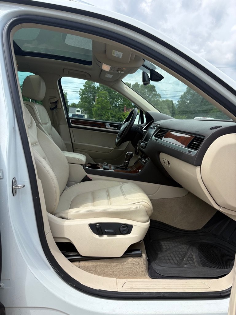Used 2013 Volkswagen Touareg Sport AWD/4WD image 11
