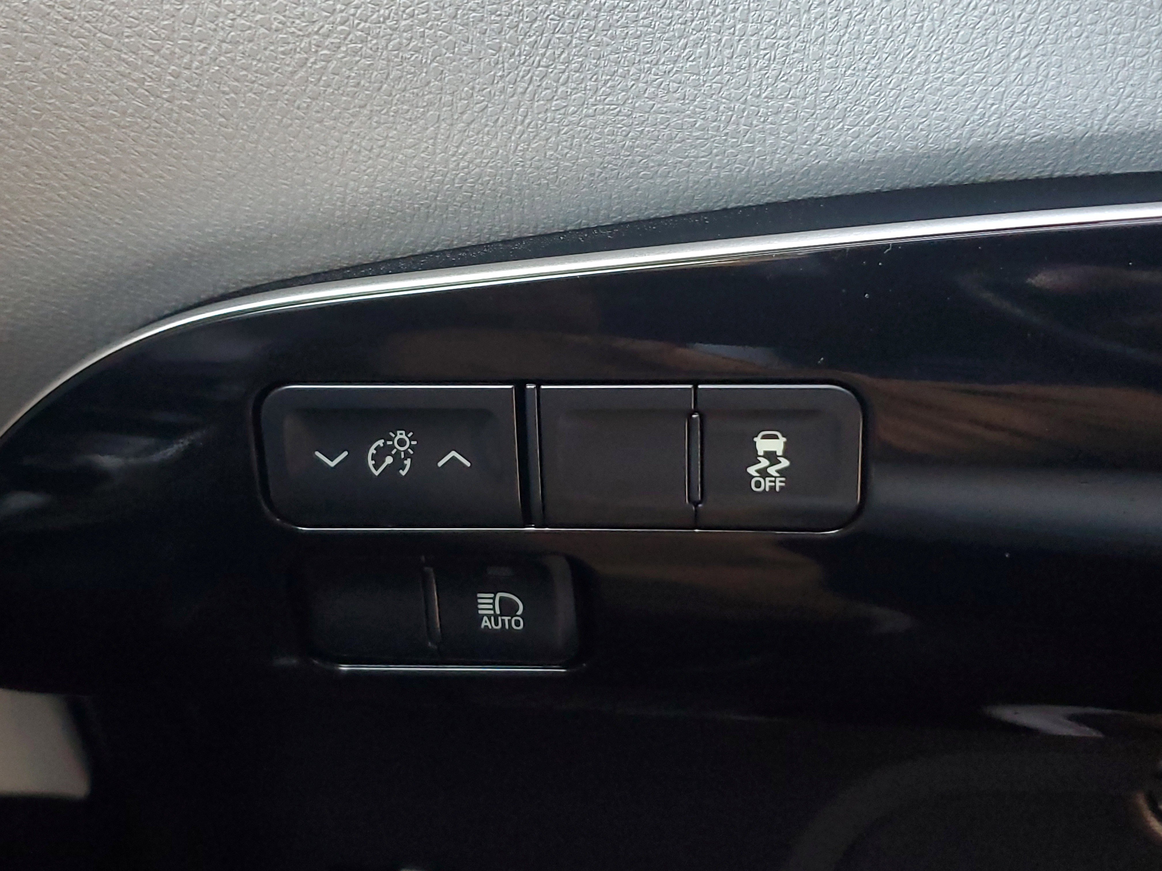 Used 2016 Toyota Prius Four FWD image 28