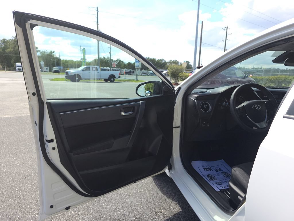 Used 2019 Toyota Corolla LE FWD image 9