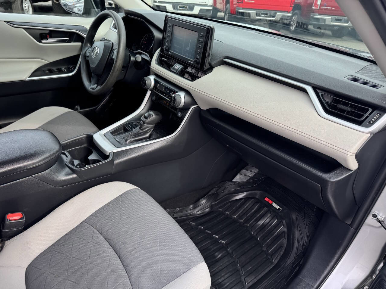 Used 2020 Toyota RAV4 XLE image 6