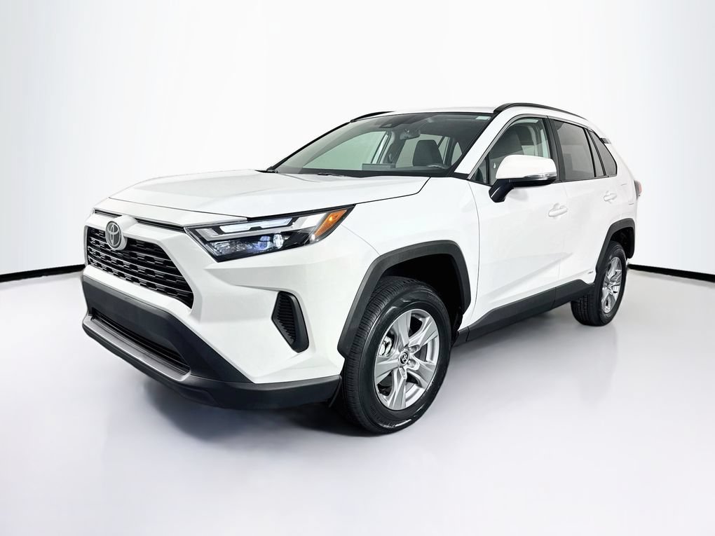 Used 2025 Toyota RAV4 XLE AWD/4WD image 3